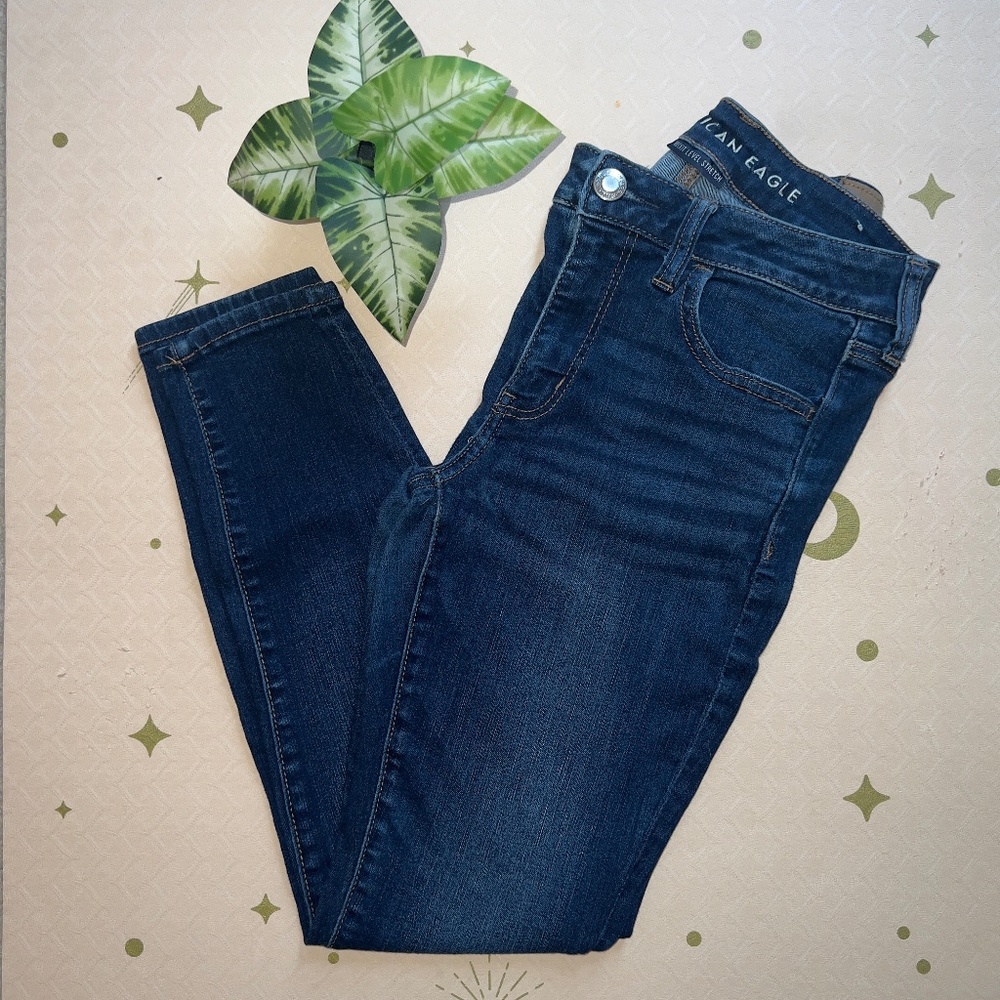 American Eagle Next Level Jegging in Dark Wash - 8 Short